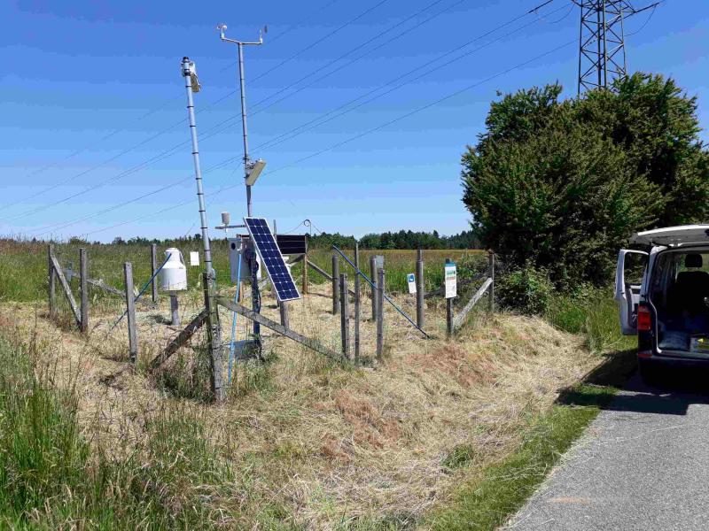 The new meteorological station (open field) at Vordemwald. Photo: Peter Waldner, 2021
