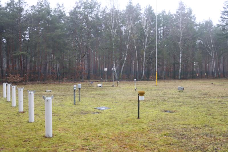 Open field with precipitation gauges and climate station