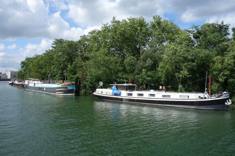 Photo d'une péniche sur la Seine