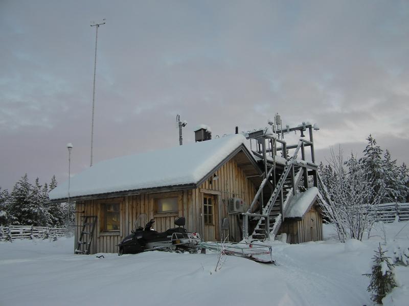 The Pallas-Matorova air quality station in the winter time. At the site, air pollutants have been measured since 1995. In addition to the deposition sampling (main ions, heavy metals, PAHs), meteorology and atmospheric concentrations of e.g. persistent organic pollutants, heavy metals, and acidifying compounds are measured as part of, e.g., EMEP and ICP IM programmes. Photo: Jussi Paatero.